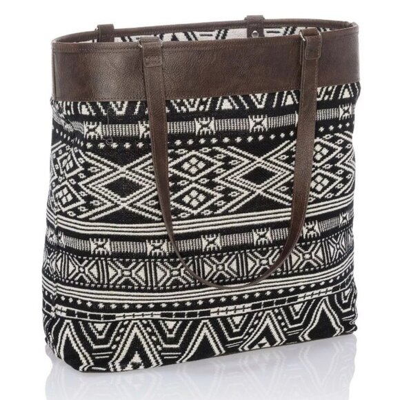 Thirty One REVERSIBLE TOTE in Rio Weave Black & White w dark brown - Picture 1 of 3
